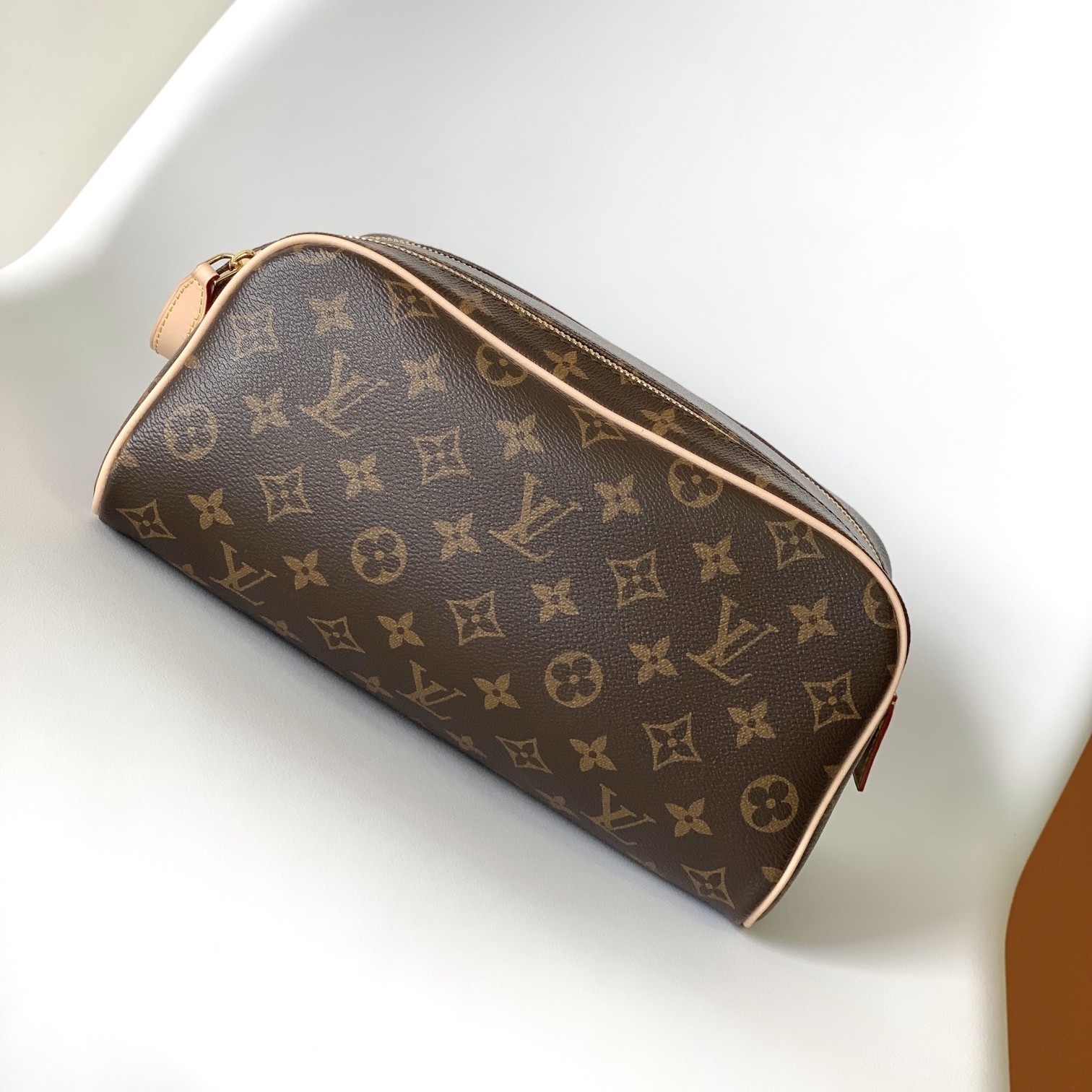 Louis Vuitton M44494 Clutch Bags Size 28*15*16.5cm