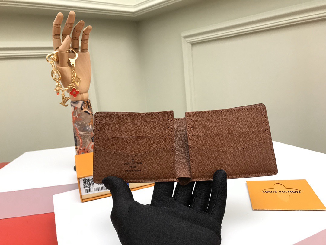 Louis Vuitton Men Wallet M63261 Size 11.9*9cm