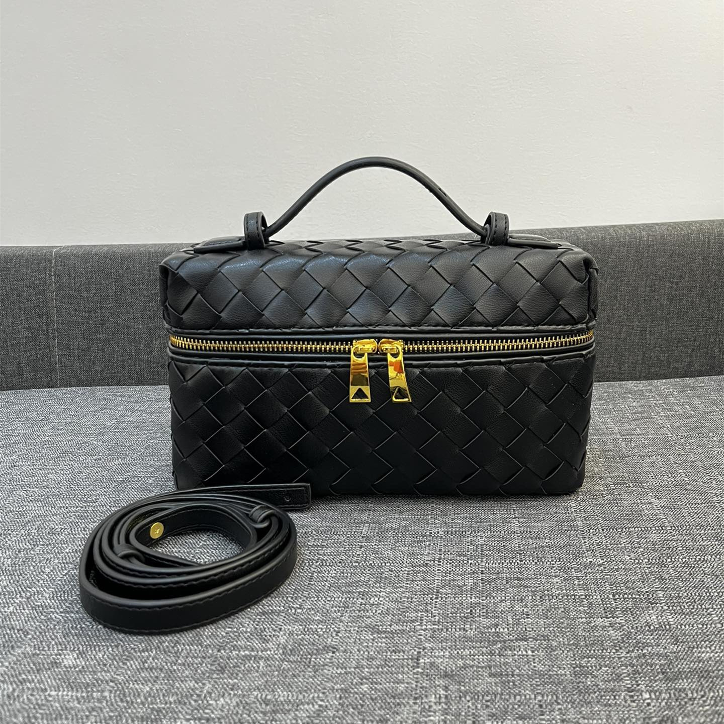 Bottega Veneta Vanity Case Shoulder Bags 24*13*6cm