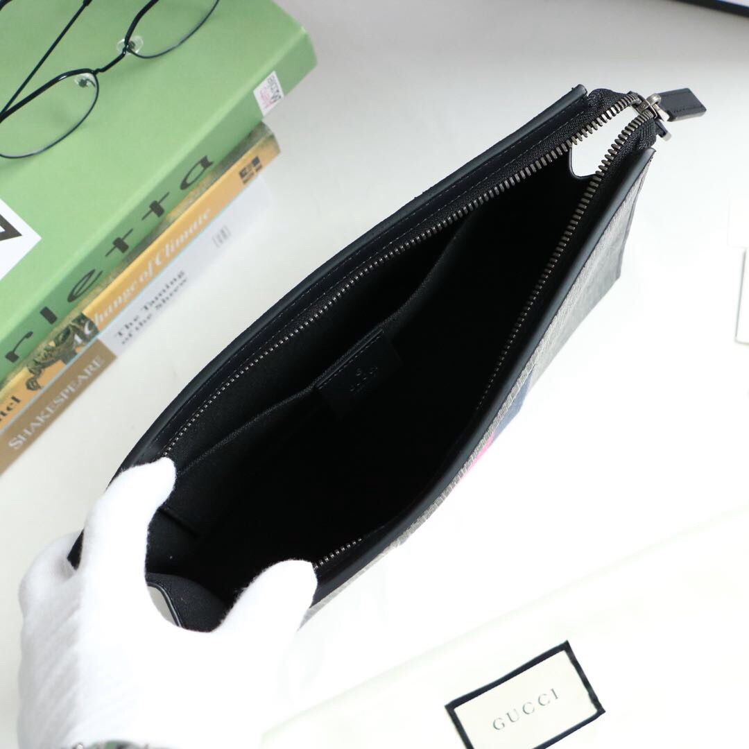 Gucci New GG Supreme Pouch Size 26*20*6cm Style 475316