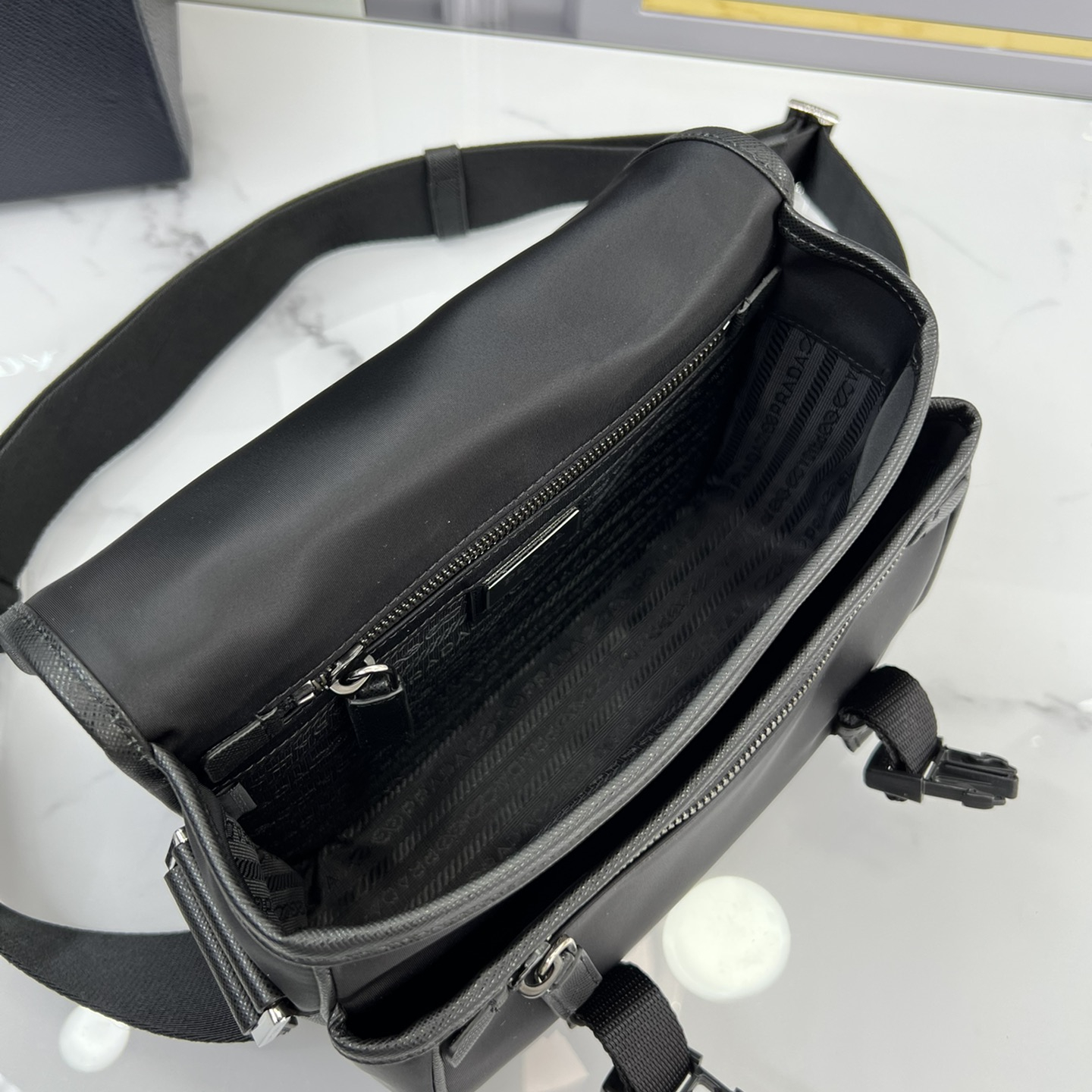 Prada 2VD034 Re-Nylon and Saffiano Leather Shoulder Bags Size 22*16*8.5cm