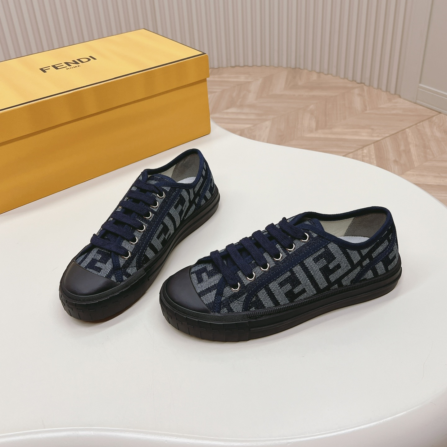 Fendi 2024ss New arrival Sneaker Size 36-40