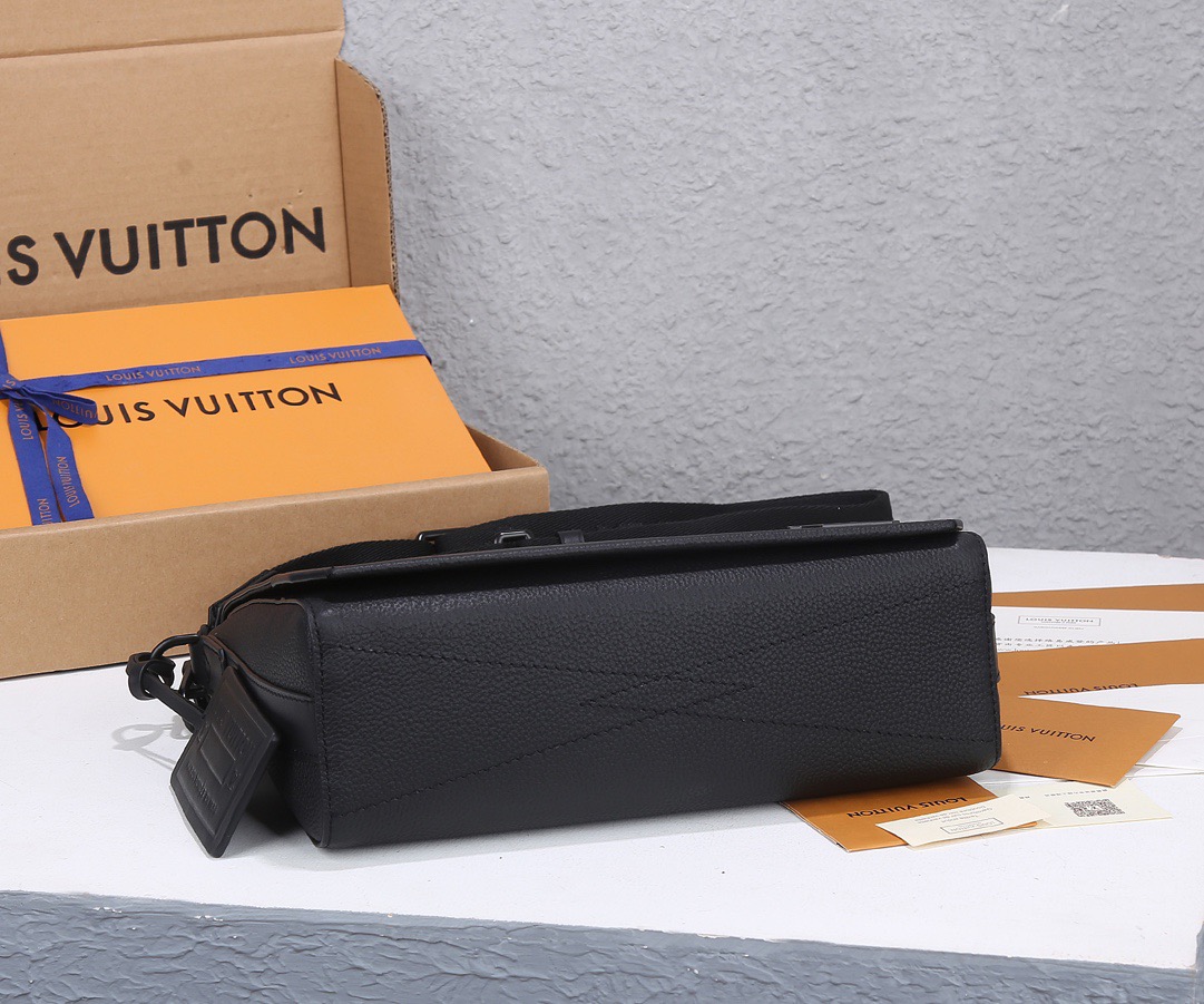 Louis Vuitton M57080 Aerogram Shoulder Bags Size 28*24*10cm