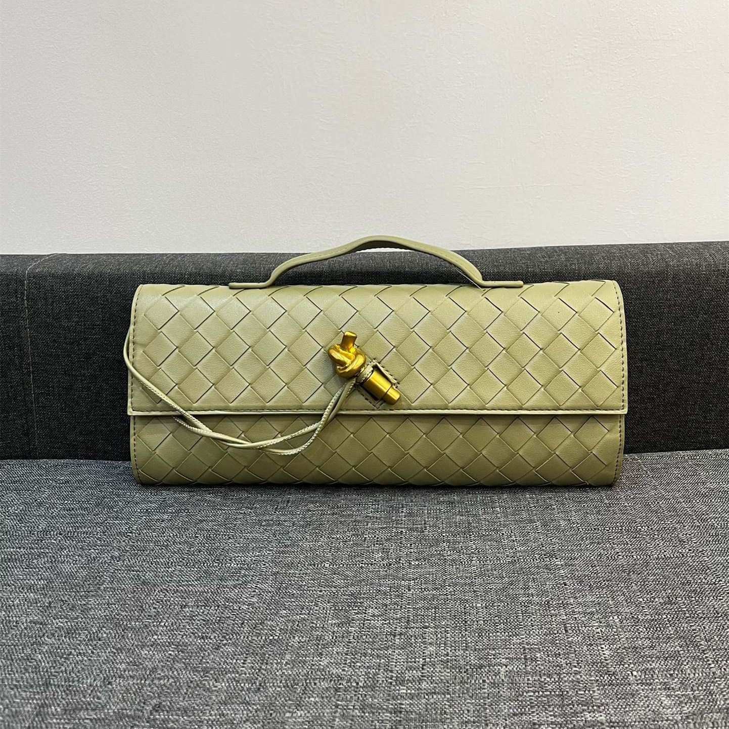 Bottega Veneta Andiamo Clutch 30*13*4cm