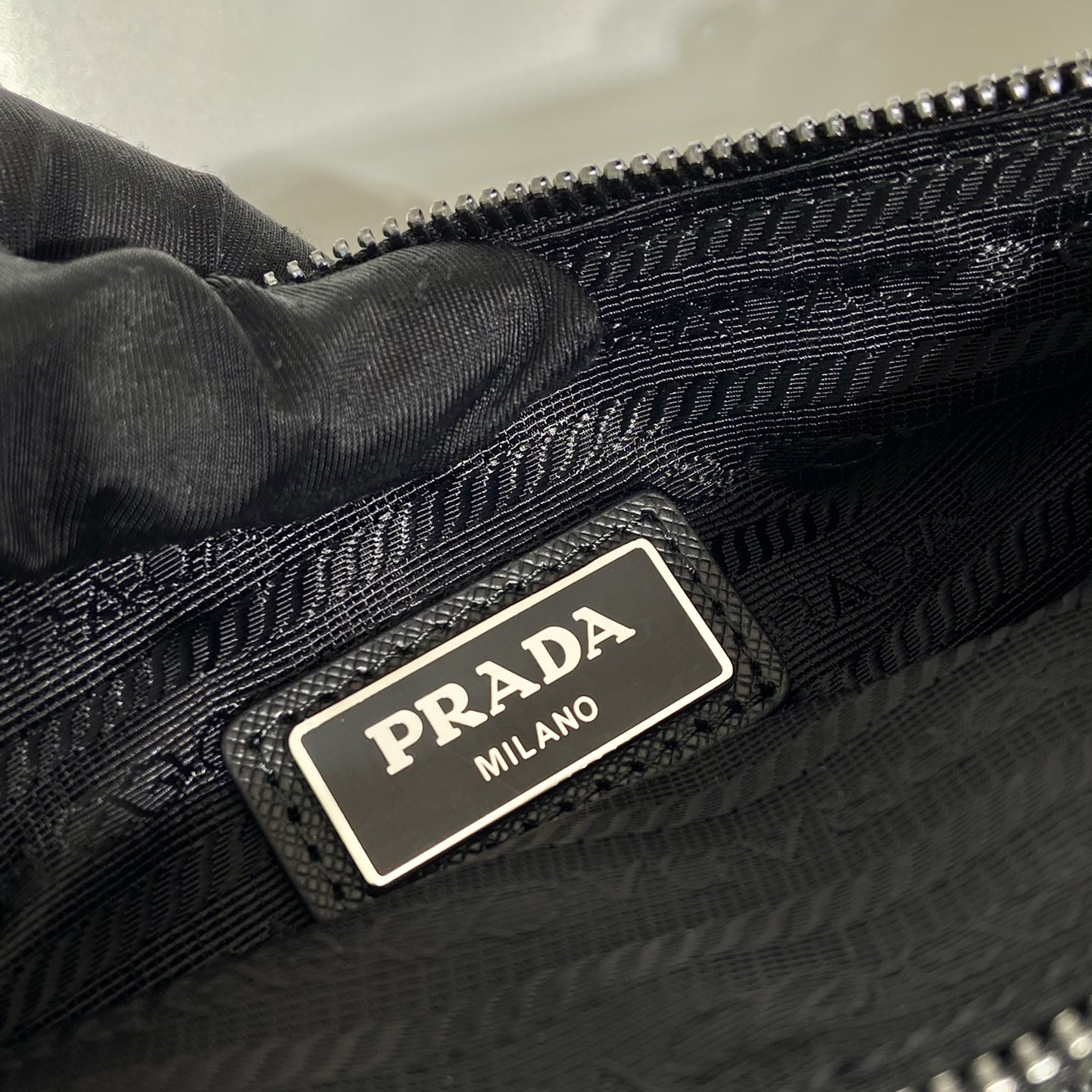 Prada 2VH160 Re-Nylon and Saffiano Leather Shoulder Bags Size 20*16*2.5cm