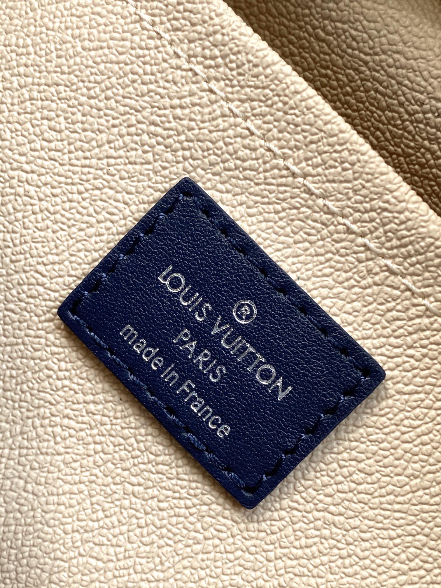 Louis Vuitton N40747 Locker Dopp Kit Bags Size 23*13*12cm