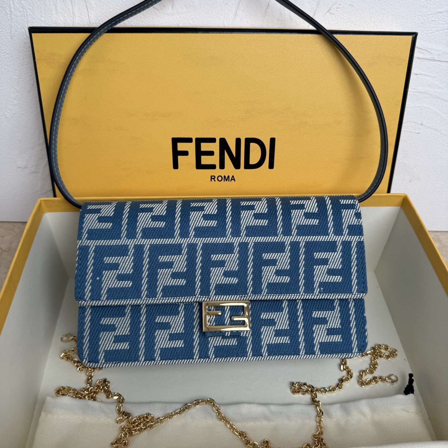Fendi Shoulder Bags Size 21*11*5cm