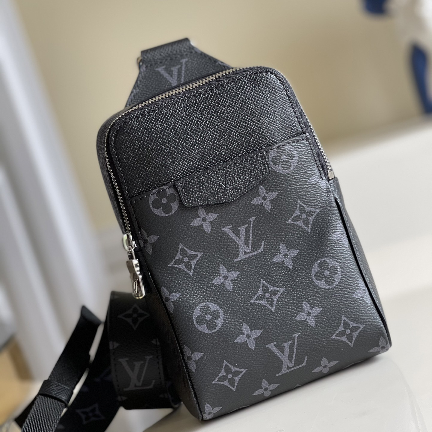 Louis Vuitton M30741 Outdoor Slingbag Men Bags Size 21*13*5cm
