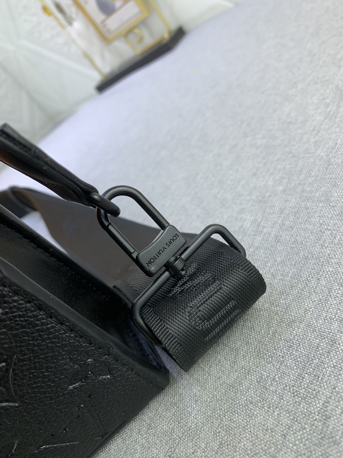 Louis Vuitton M81115 Alpha Wearable Shoulder Bags Size 18*11*6cm