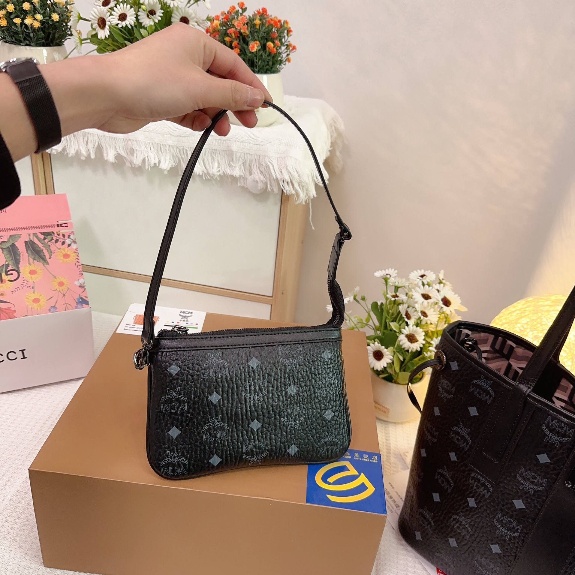 MCM Reversible Liz Shopper in Visetos Bags 37*31*25cm