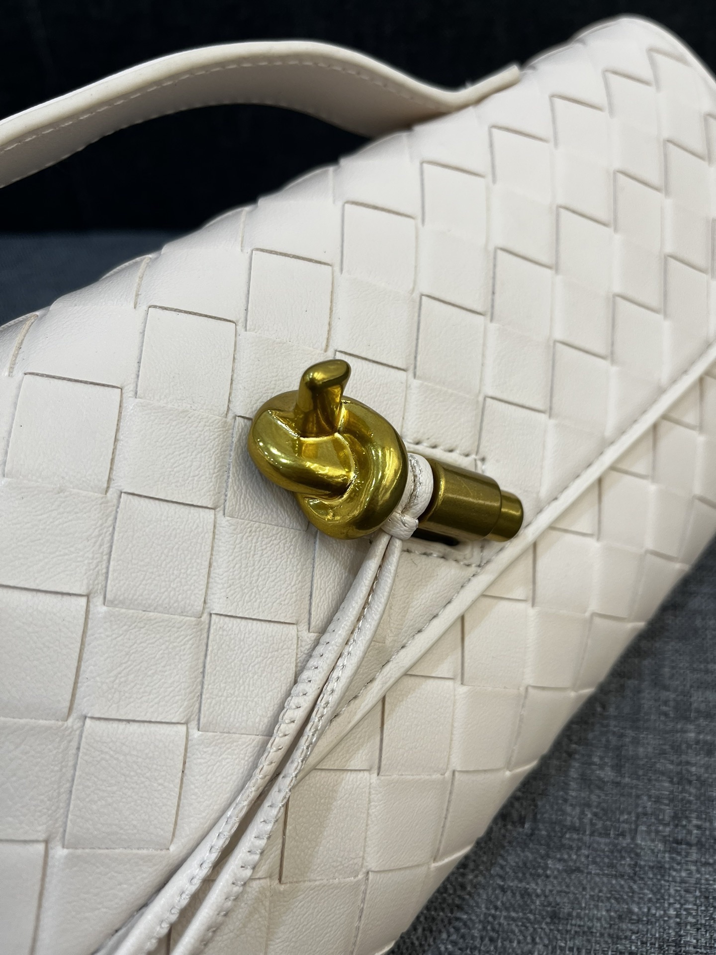 Bottega Veneta Andiamo Clutch 30*13*4cm