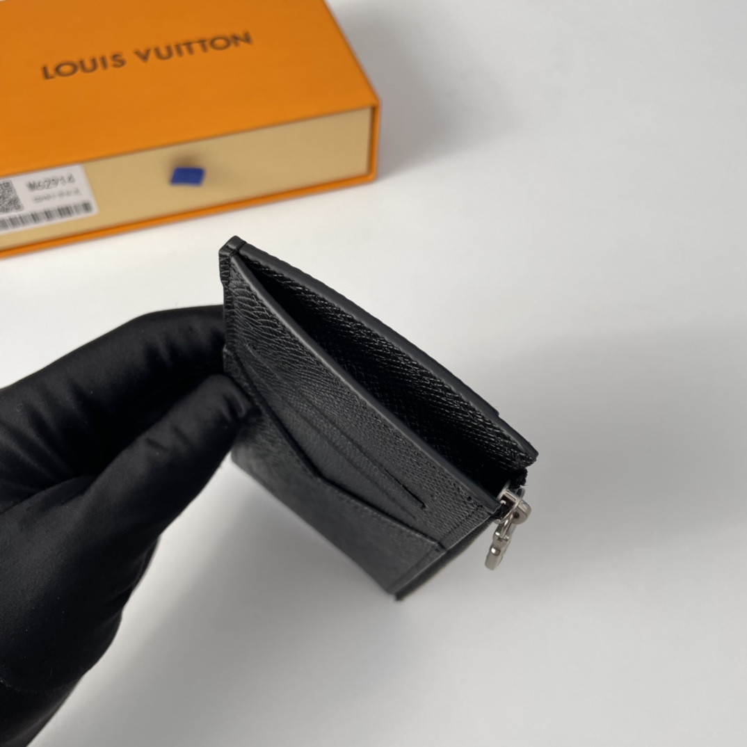 Louis Vuitton M64038 Card Holder Size 14*8cm