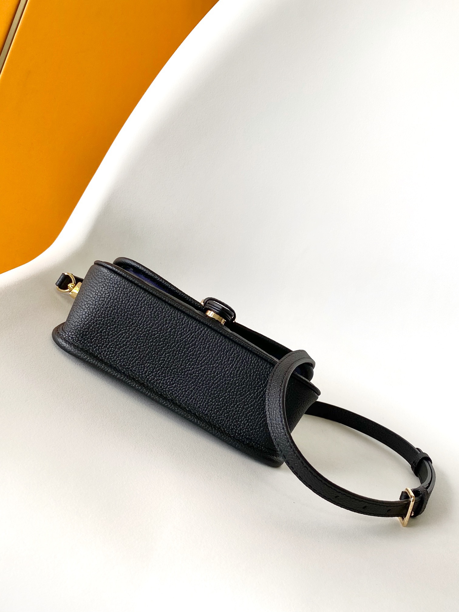 Louis Vuitton M83300 Nano Diane Women Shoulder Bags Size 19*10.5*6cm