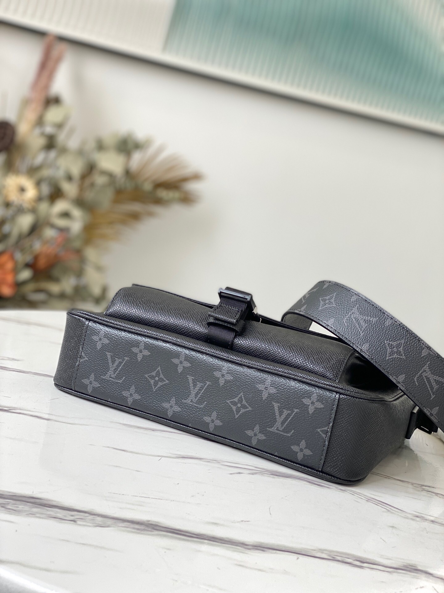 Louis Vuitton M30746 Taigarama Men Shoulder Bags Size 29*23*11.5cm