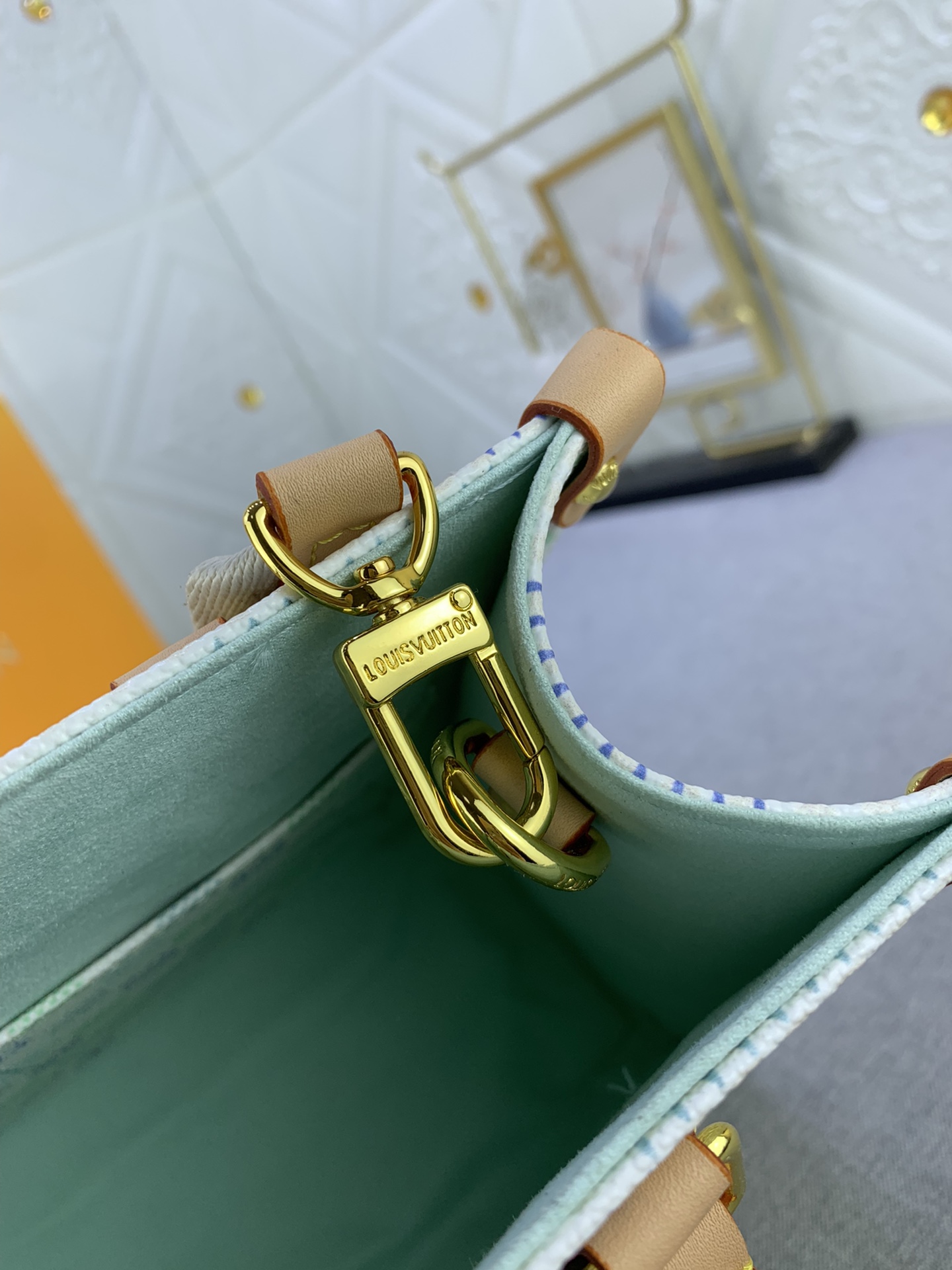 Louis Vuitton M46373 OnTheGo Shoulder Bags Size 25*19*11cm