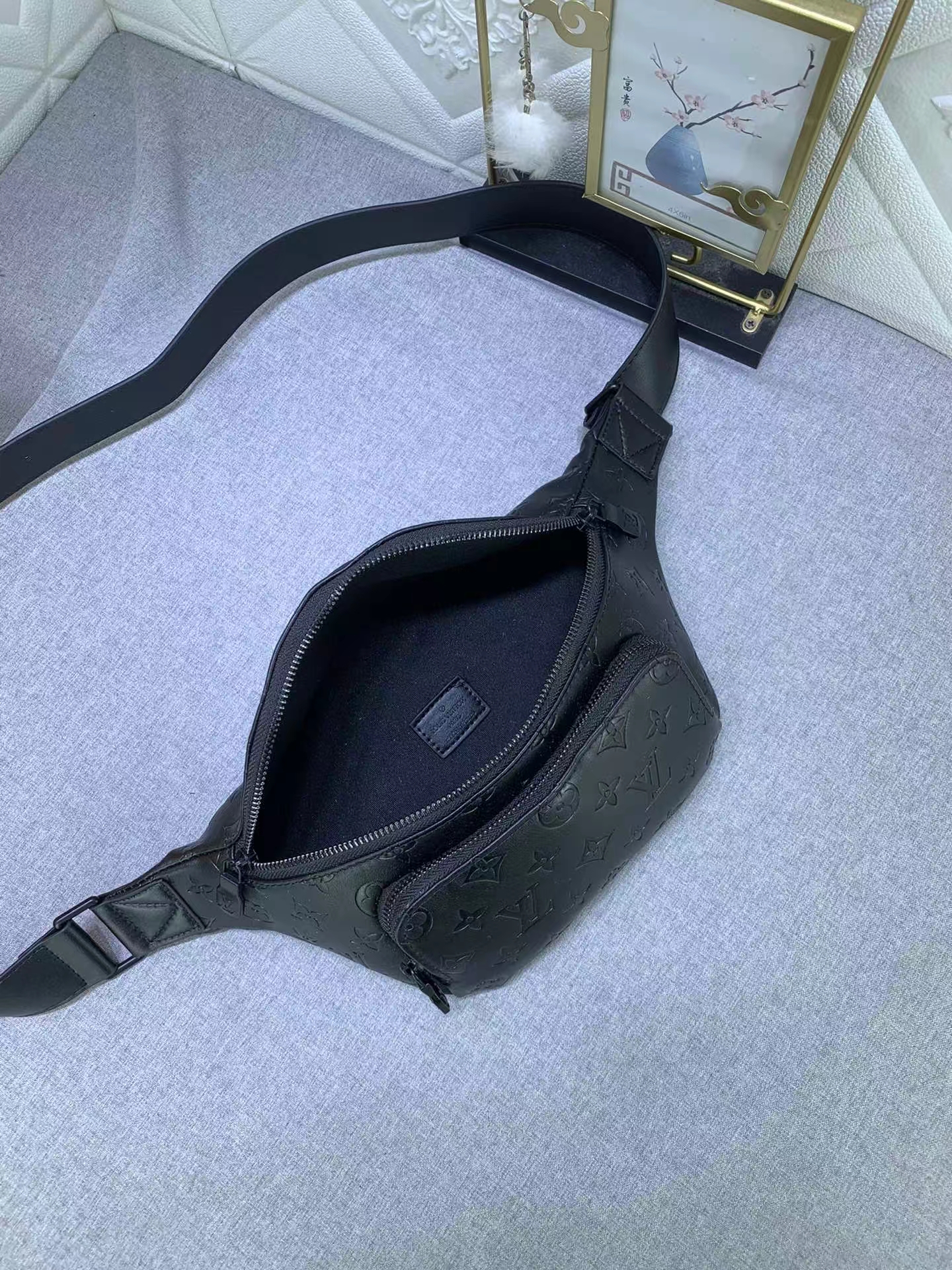 Louis Vuitton Rush Monogram Shadow Men Bags Size 30*15*8cm