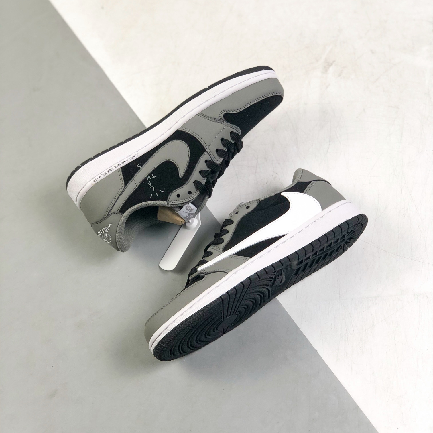 Nike Air Jordan 1 x Travis Scott Low Top Sneaker Shoes Gr. 36-46