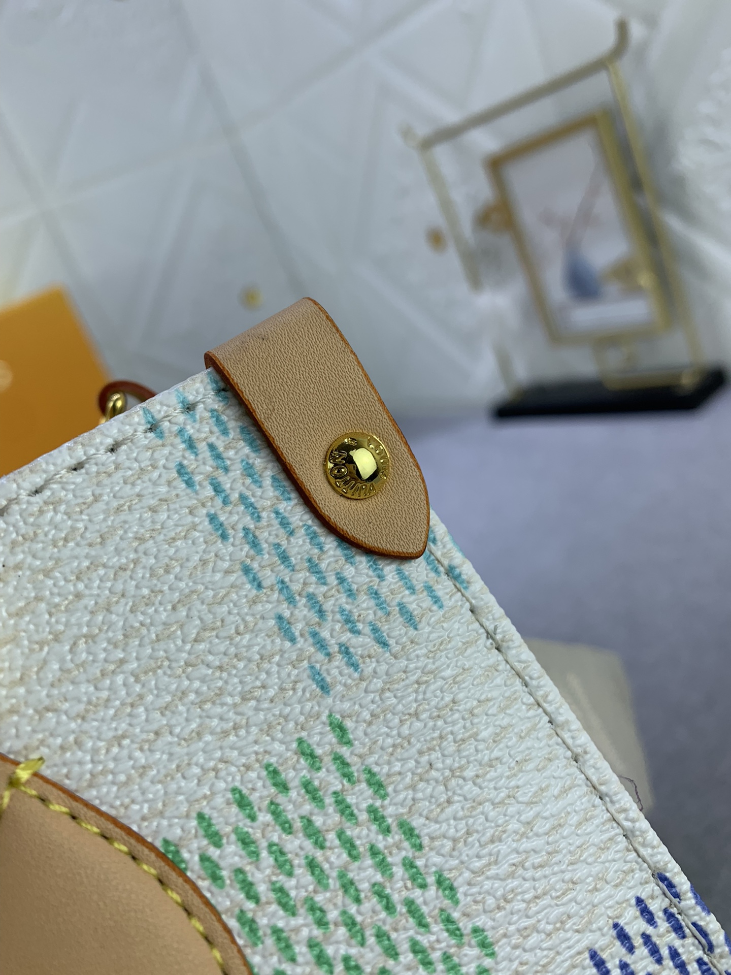 Louis Vuitton M46373 OnTheGo Shoulder Bags Size 25*19*11cm