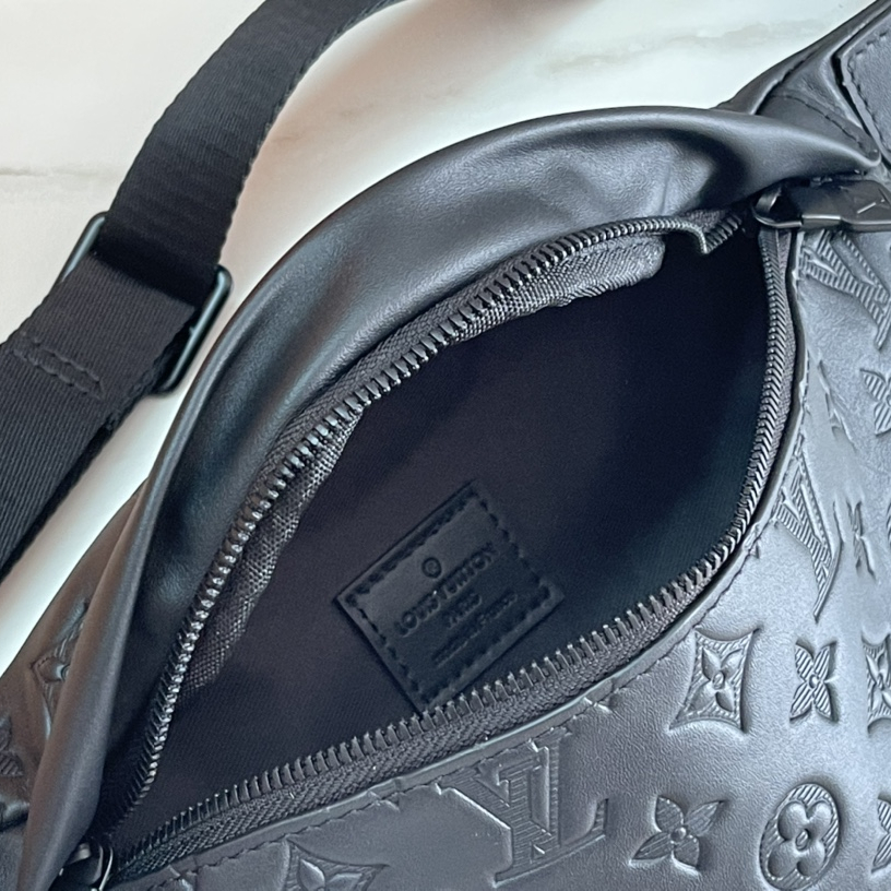 Louis Vuitton M46036 Discovery BumbagMen Bags Size 44*15*9cm