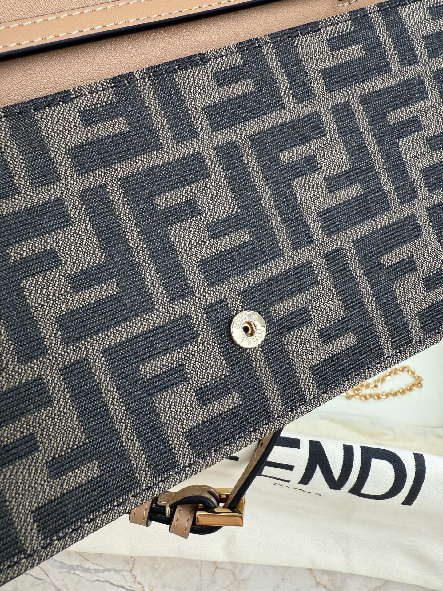 Fendi Shoulder Bags Size 21*11*5cm