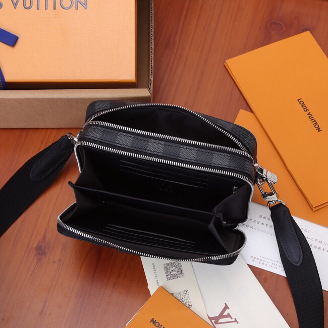 Louis Vuitton M60418 Men Shoulder Bags 18.5*11*6.5cm