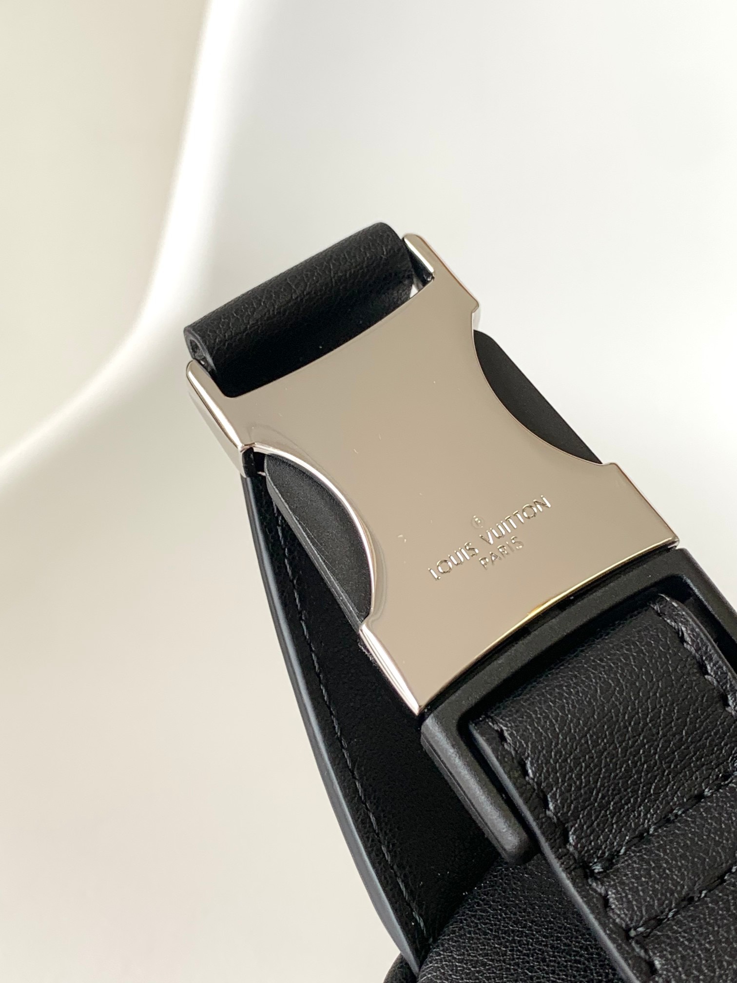 Louis Vuitton N40298 Discovery Graphite Men Bags Size 26*13*7cm