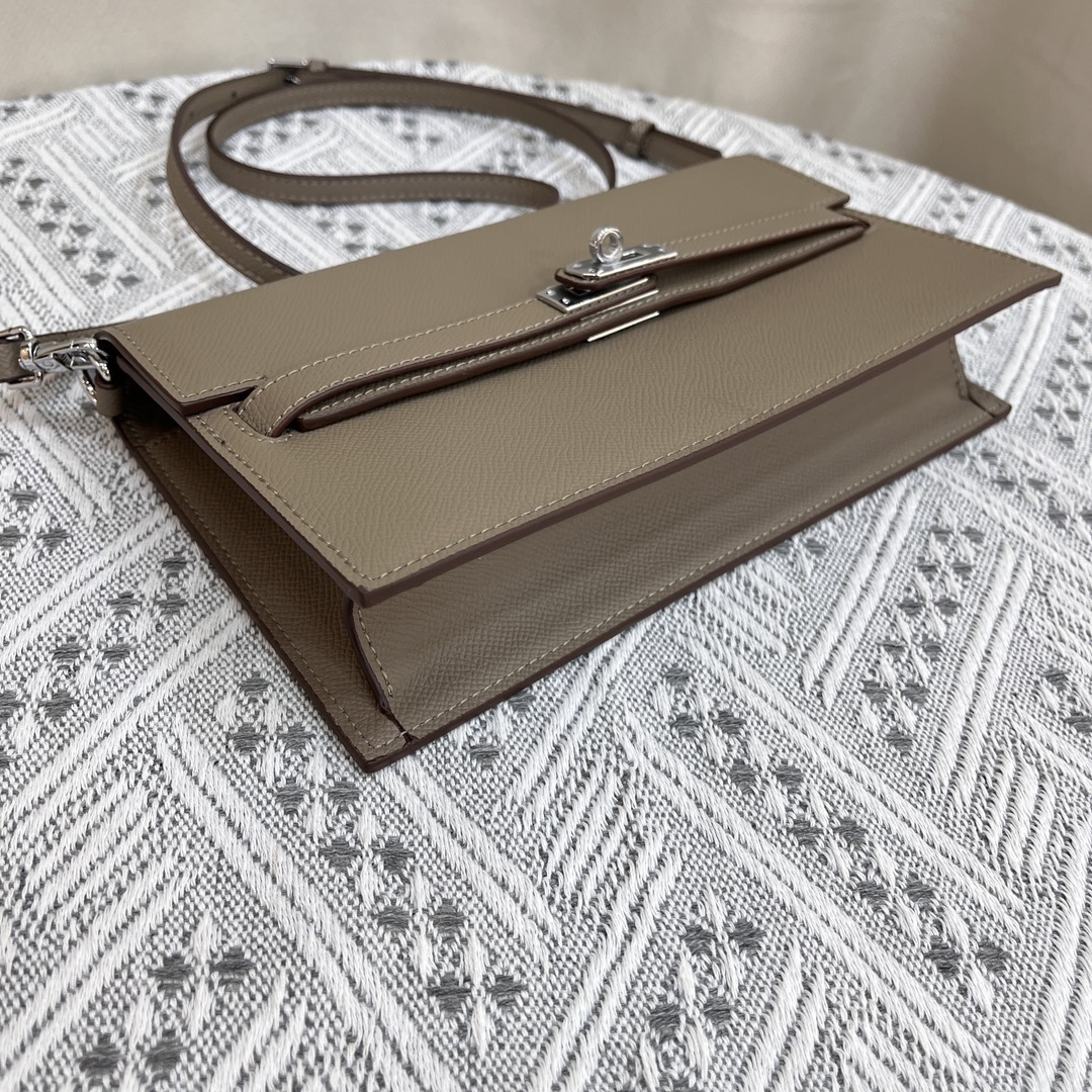 Hermes Elan Shoulder Bags Size 24cm