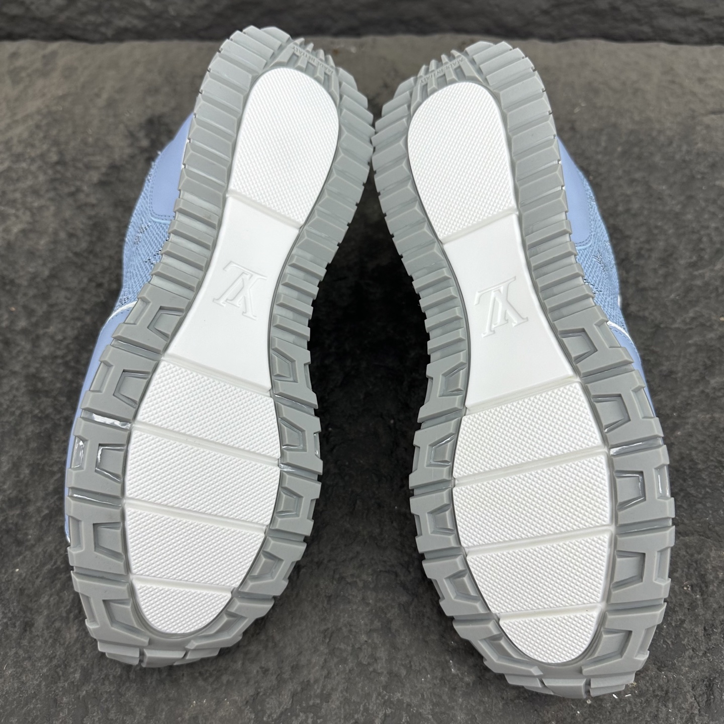 Louis Vuitton Run Away Sneaker For Men Size 39-46