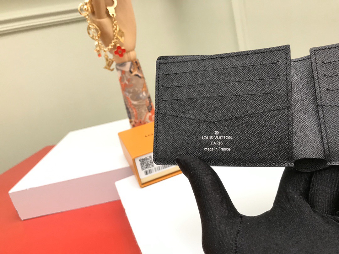 Louis Vuitton Men Wallet M30539 Size 11.9*9cm