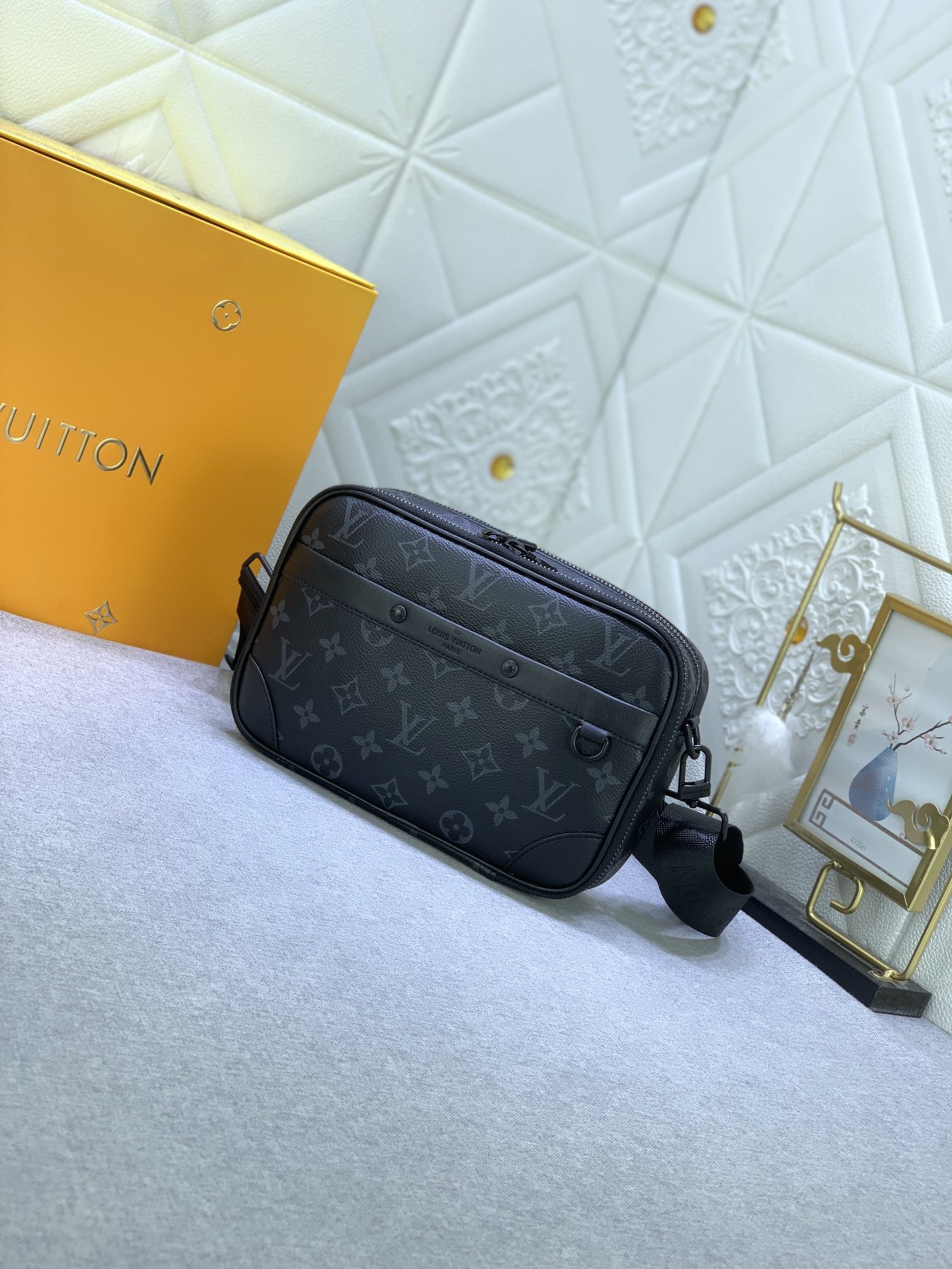 Louis Vuitton M46955 Alpha Shoulder Bags Size 11*18*6cm