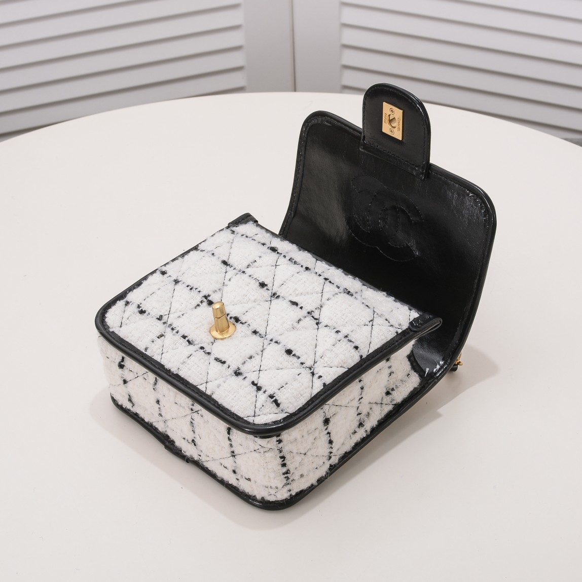 Chanel Chain Shoulder Bags Size 18*17*7cm Black White