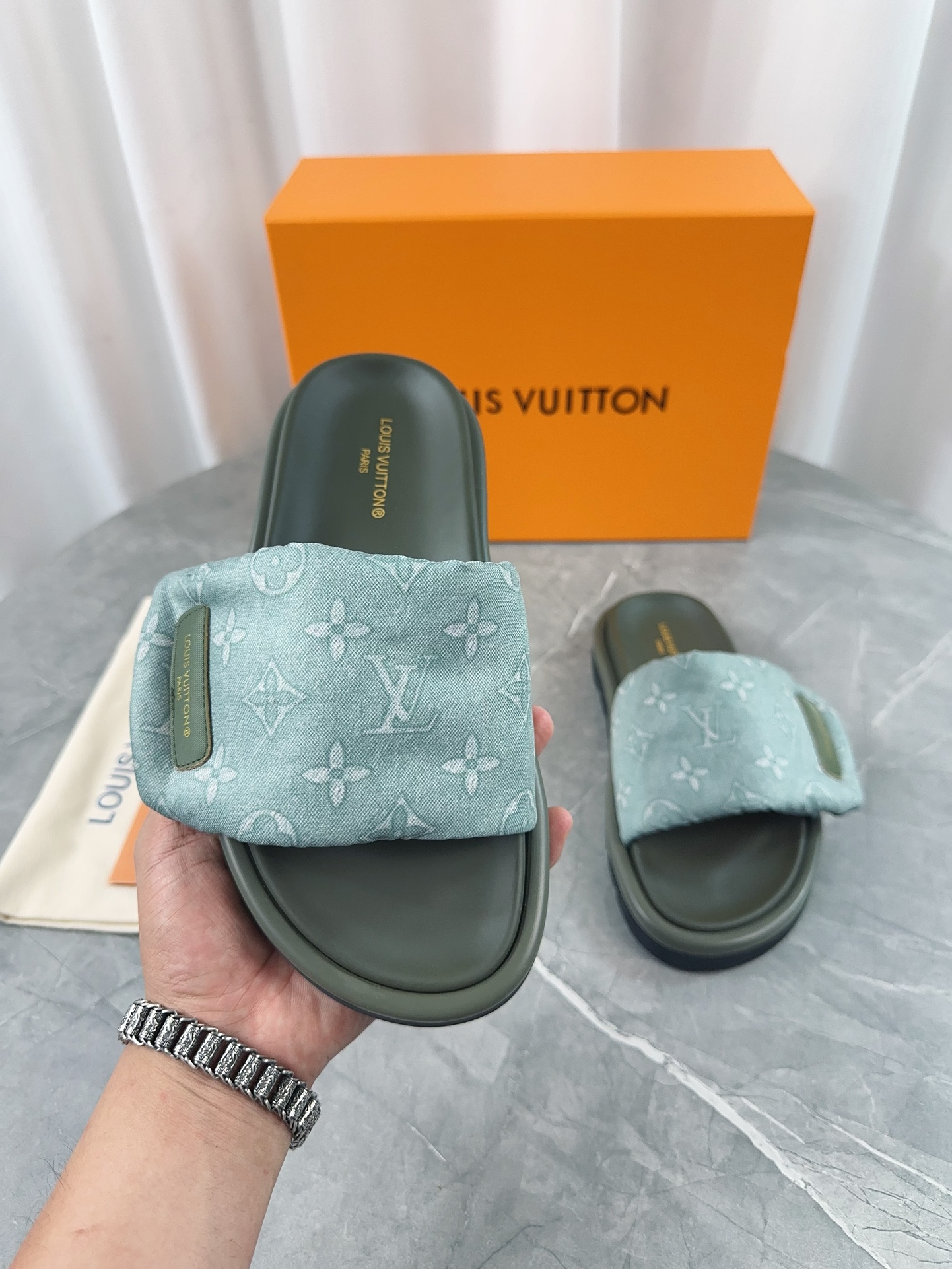 Louis Vuitton 2024ss Pool Pillow Comfort Slippers Size 36-45
