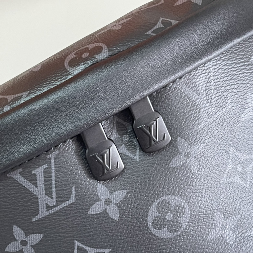 Louis Vuitton M46035 Discovery BumbagMen Bags Size 44*15*9cm