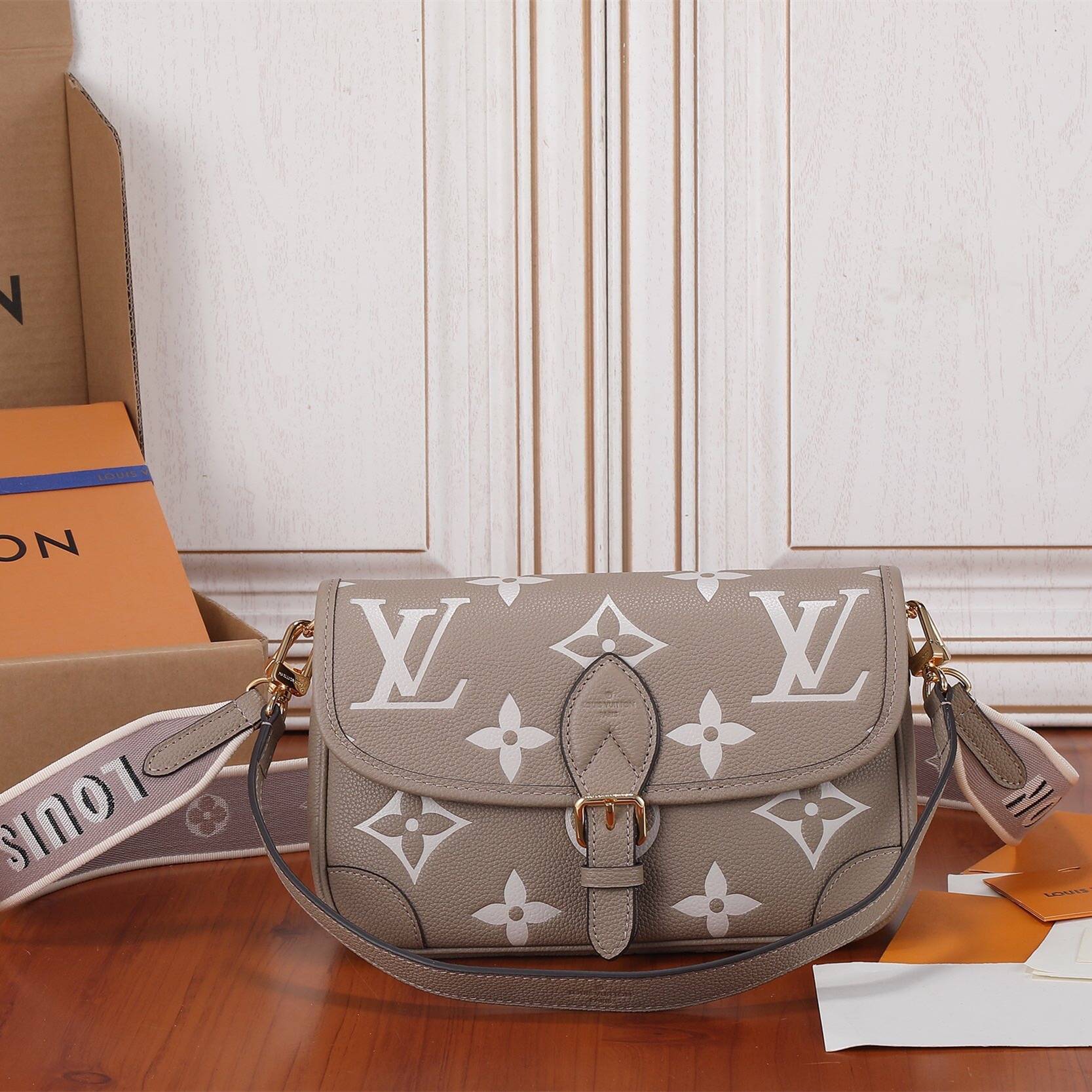 Louis Vuitton M46583 Diane Women Bags Size 23*16*8.5cm