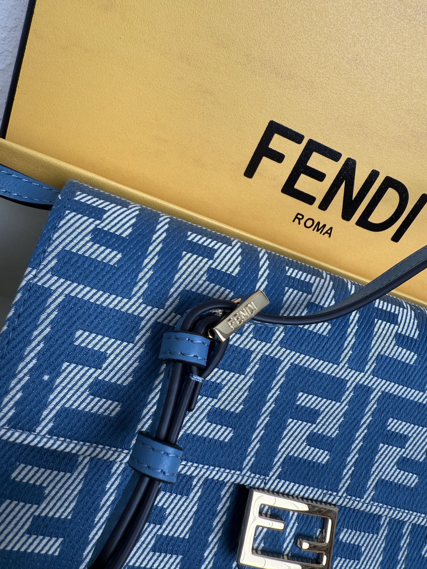 Fendi Shoulder Bags Size 21*11*5cm