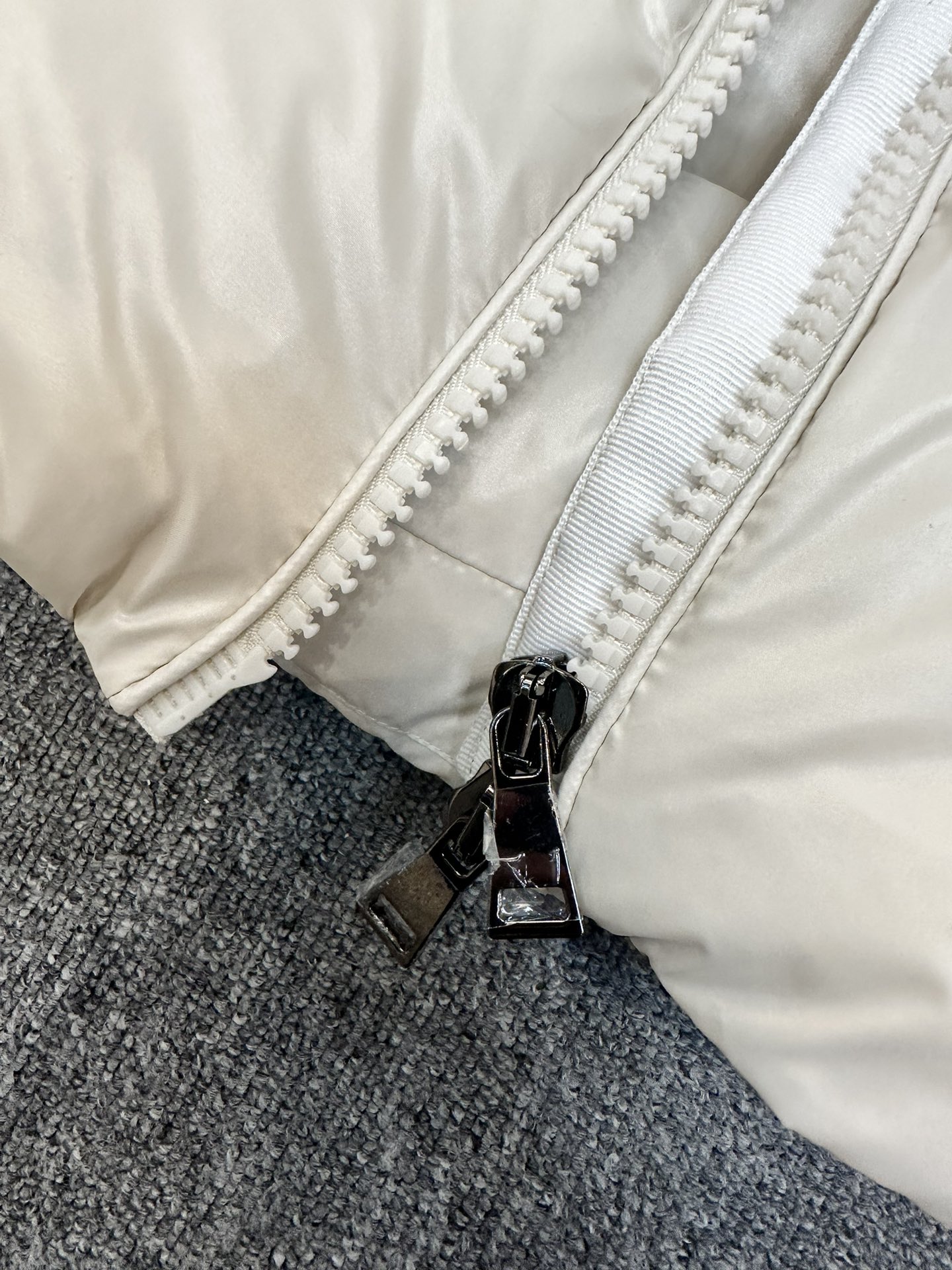 Moncler Avoce Women Down Jacket Size S-XL