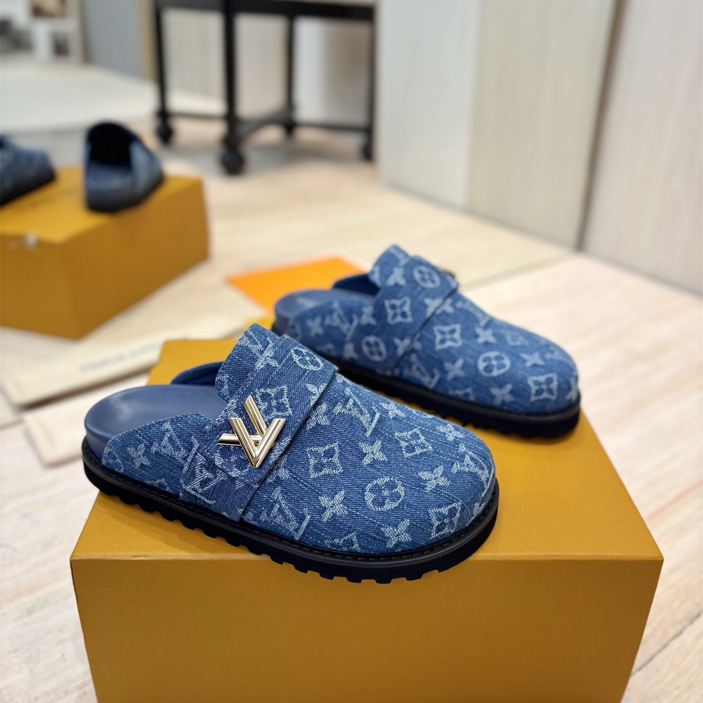 Louis Vuitton Pool Pillow Flat Comfort Slippers Size 36-45