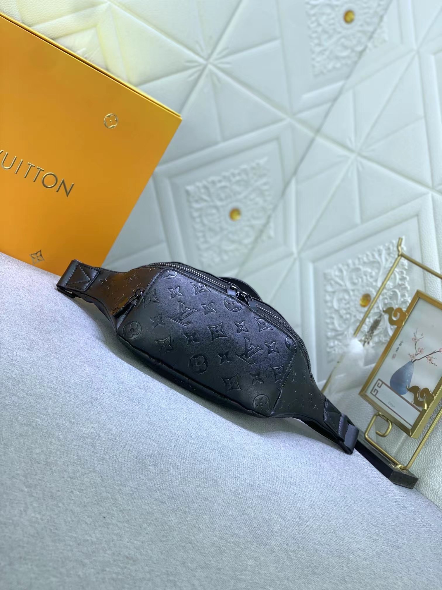 Louis Vuitton Rush Monogram Shadow Men Bags Size 30*15*8cm