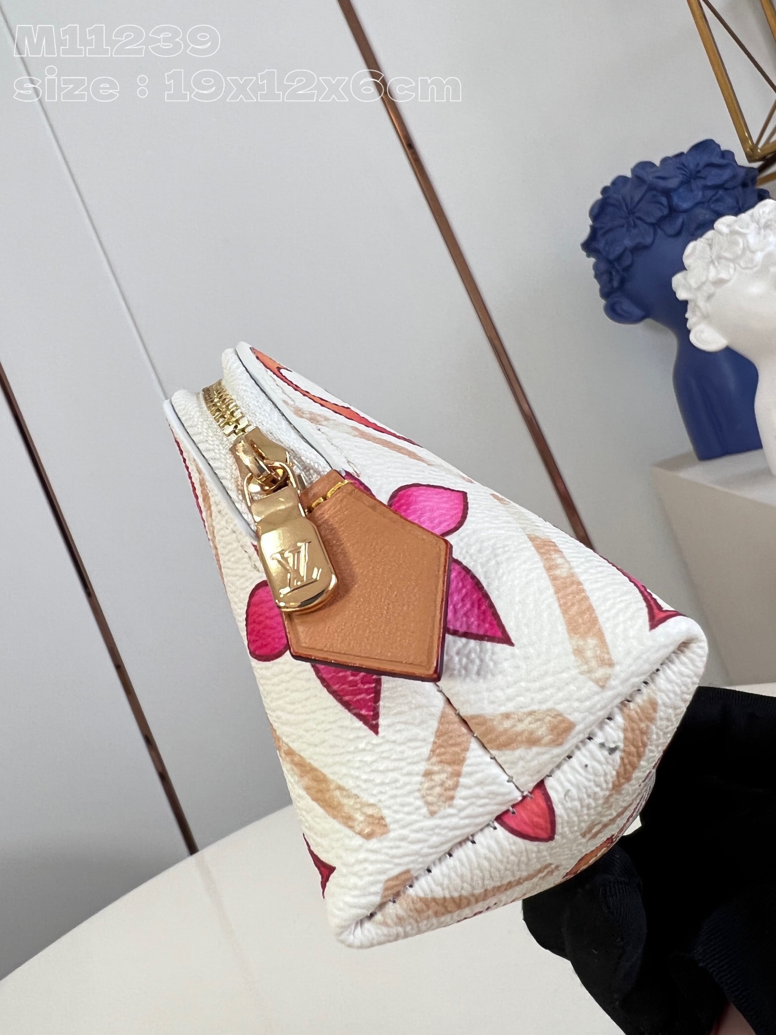 Louis Vuitton M11239 Pochette Cosmétique PM Size 19*12*6cm