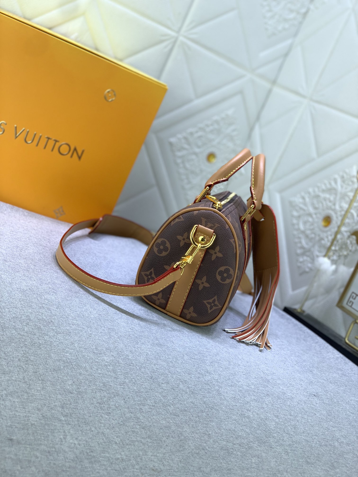 Louis Vuitton Monogram Eclipse Reverse Keepall 25 Travel Bags Size 25*15*11cm