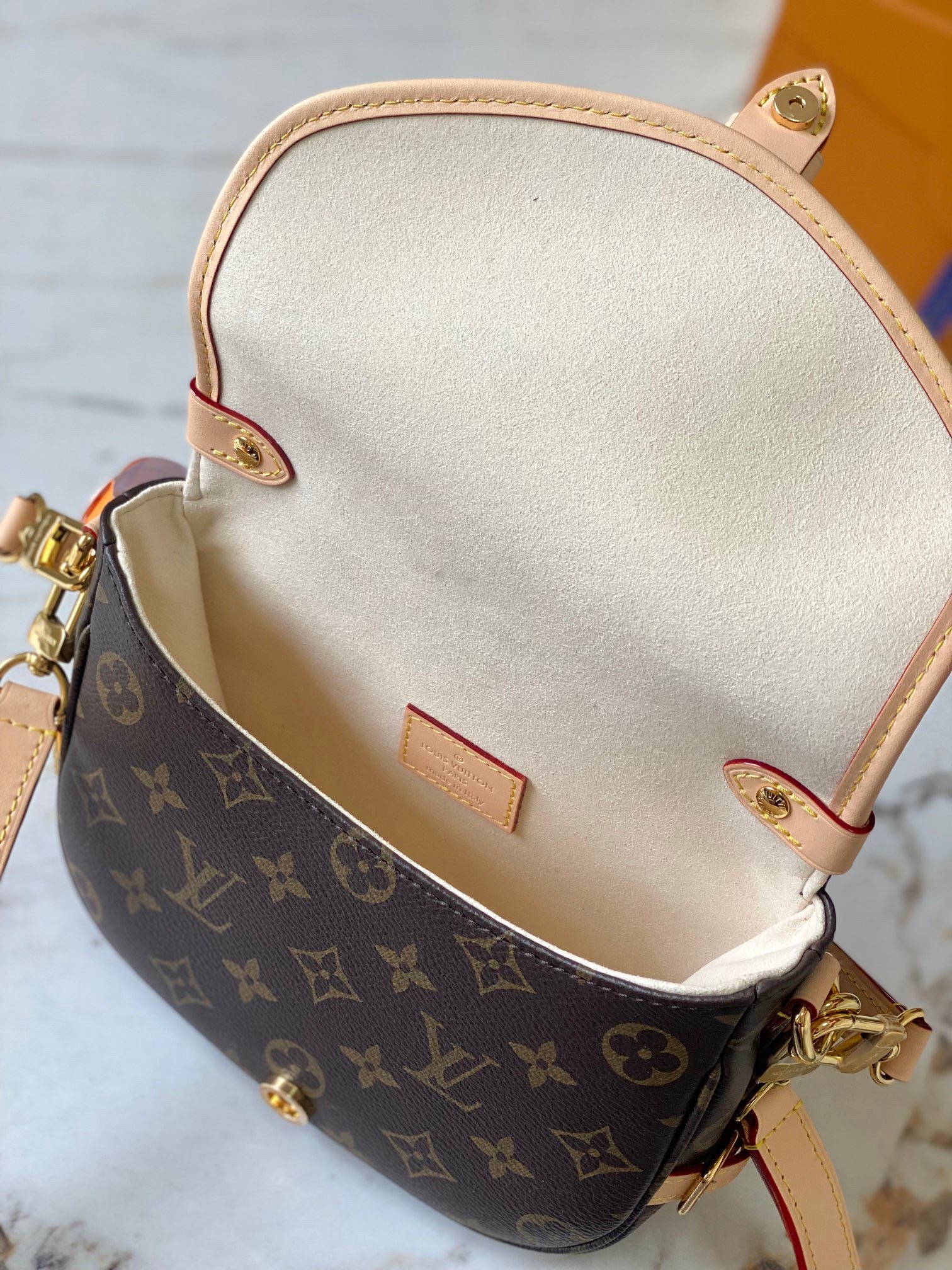 Louis Vuitton M46740 Saumur BB Women Shoulder Bags Size 20*15*7.5cm