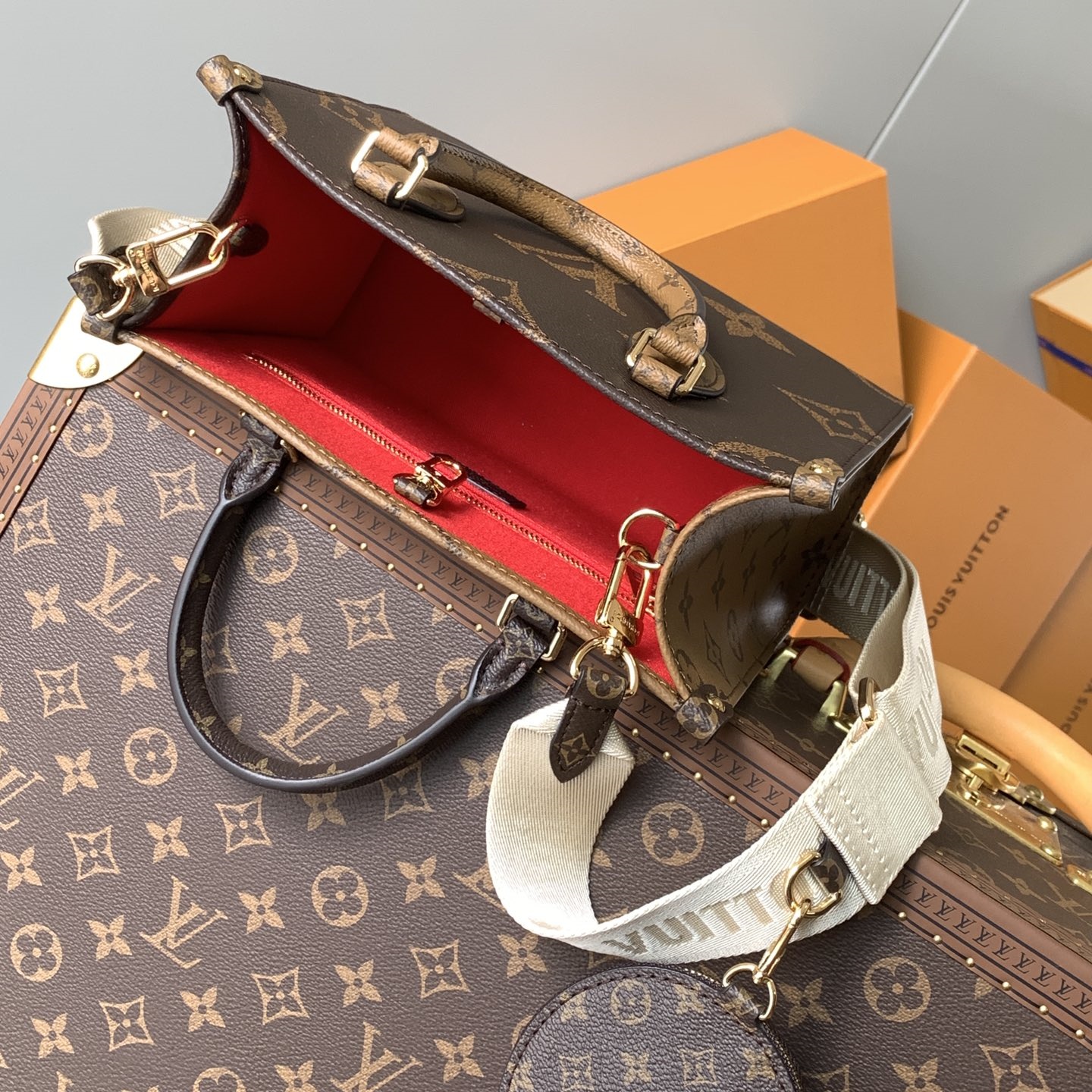 Louis Vuitton M46373 On The Go Shoulder Bags Size 25*19*11.5cm