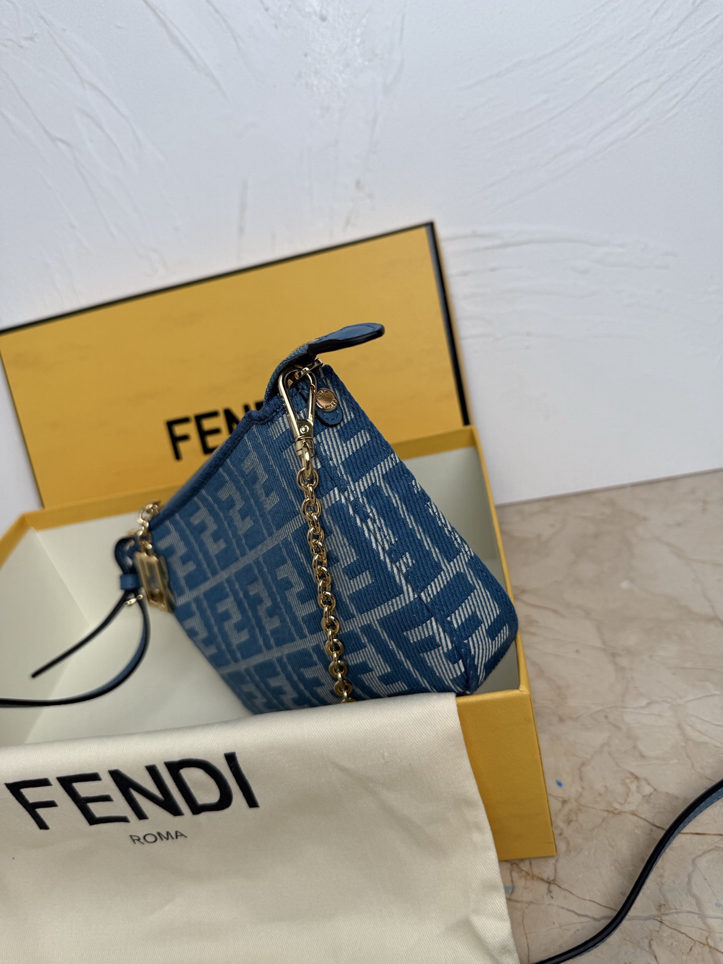 Fendi Shoulder Bags Size 20*13*3cm