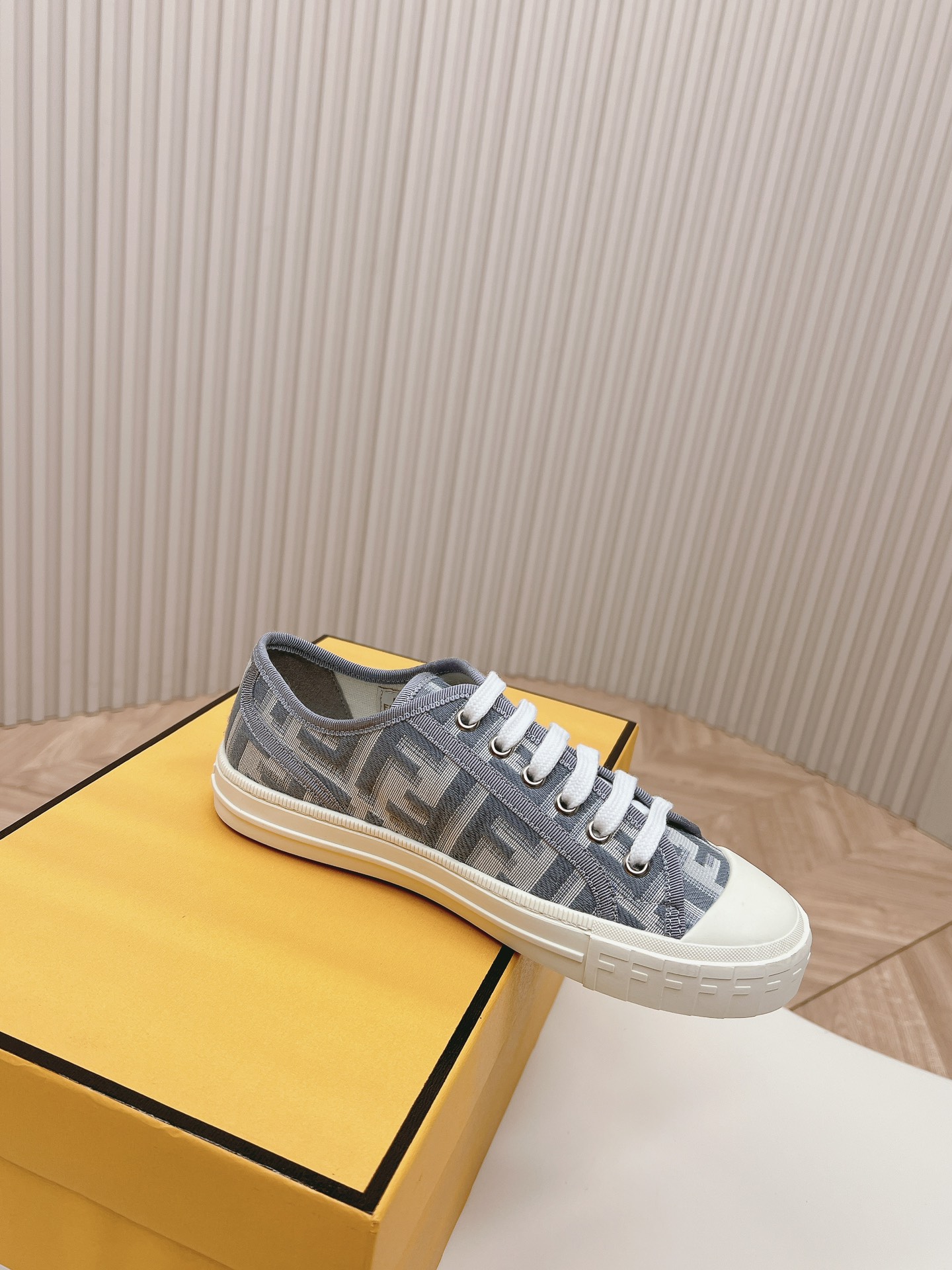 Fendi 2024ss New arrival Sneaker Size 36-40