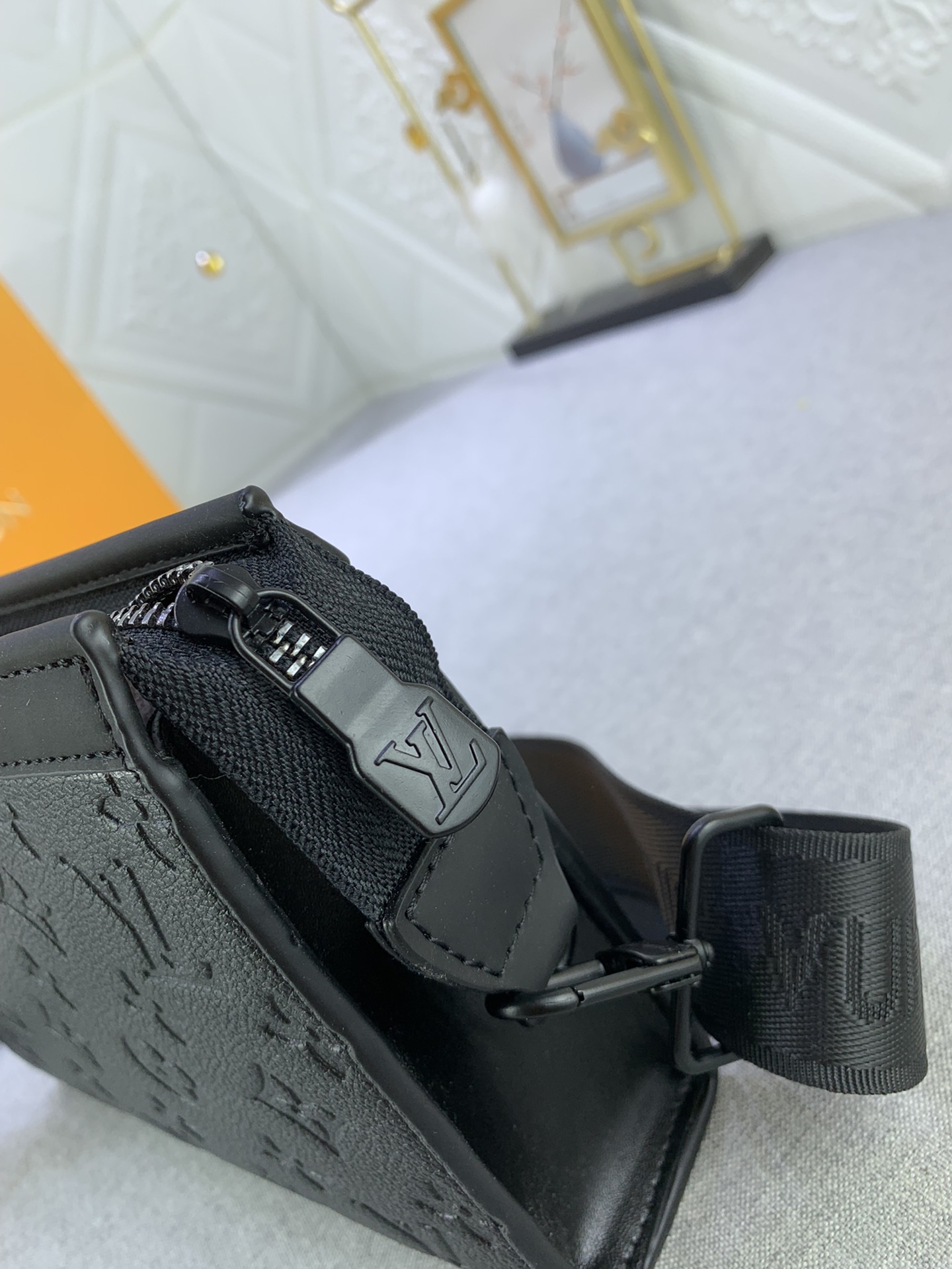 Louis Vuitton M81115 Alpha Wearable Shoulder Bags Size 18*11*6cm