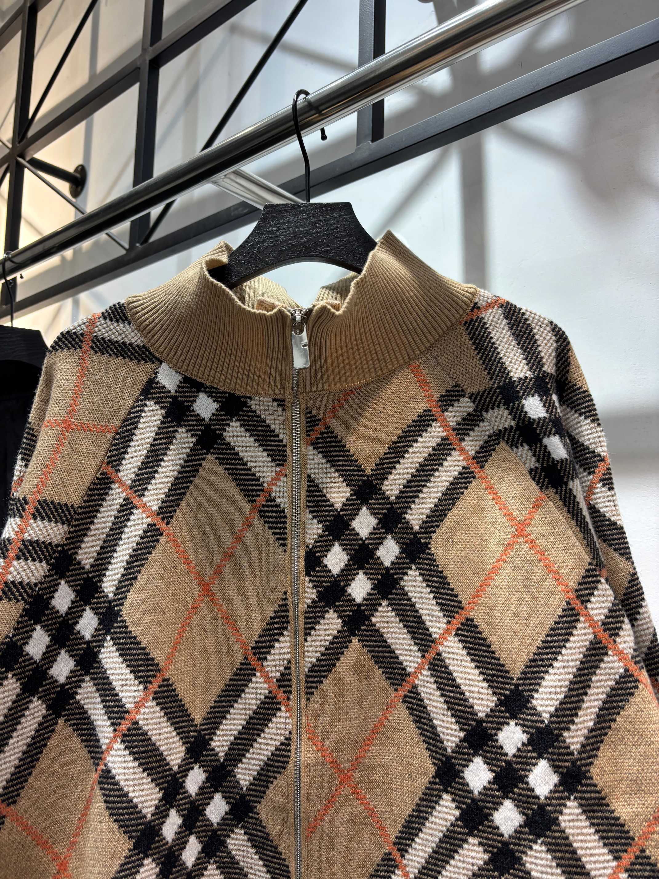 Burberry Unisex Jacket Size S-XL