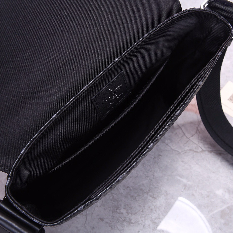 Louis Vuitton M46255 District Men Bags Size 26*20*7cm