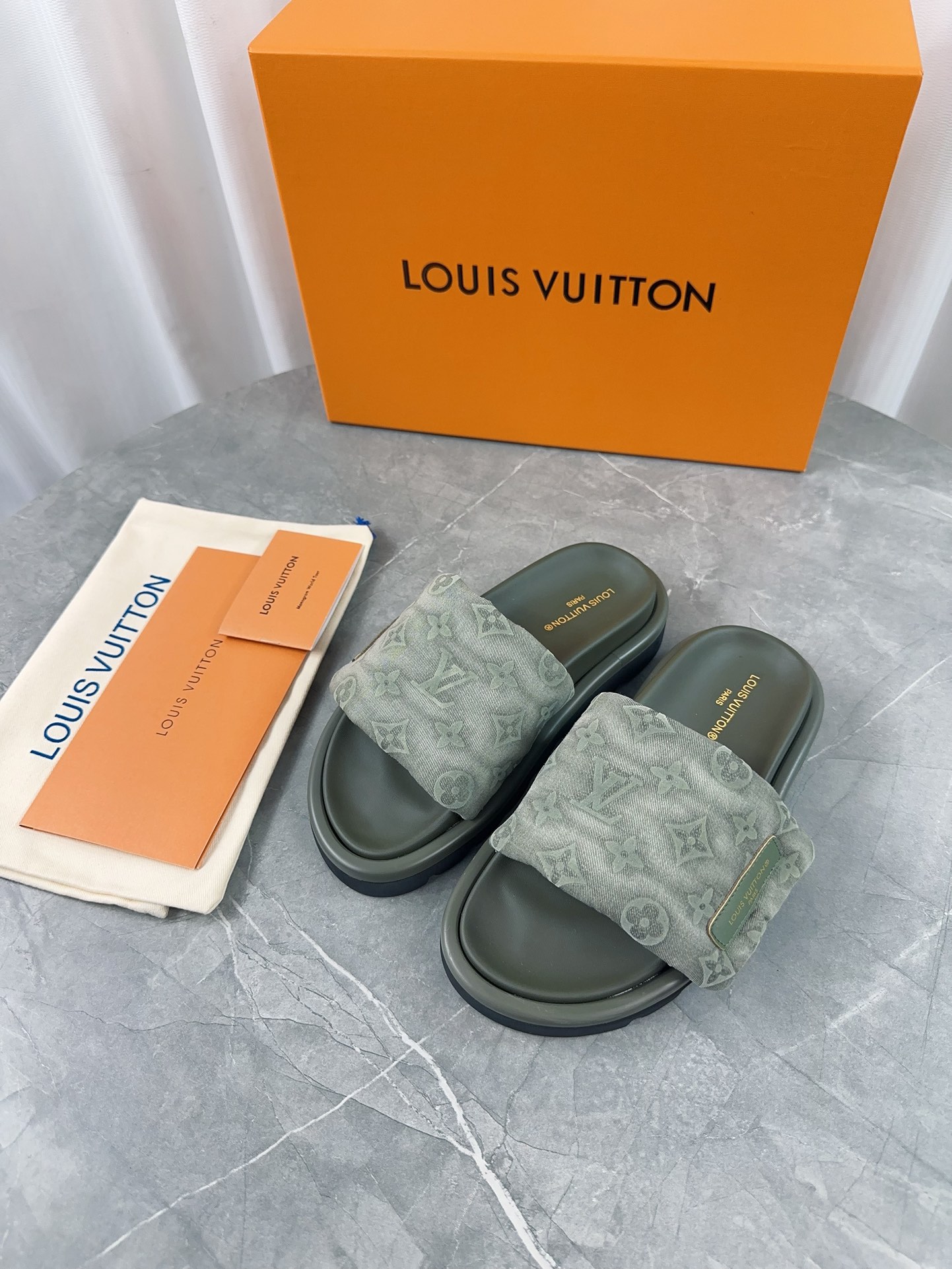 Louis Vuitton 2024ss Pool Pillow Comfort Slippers Size 36-45