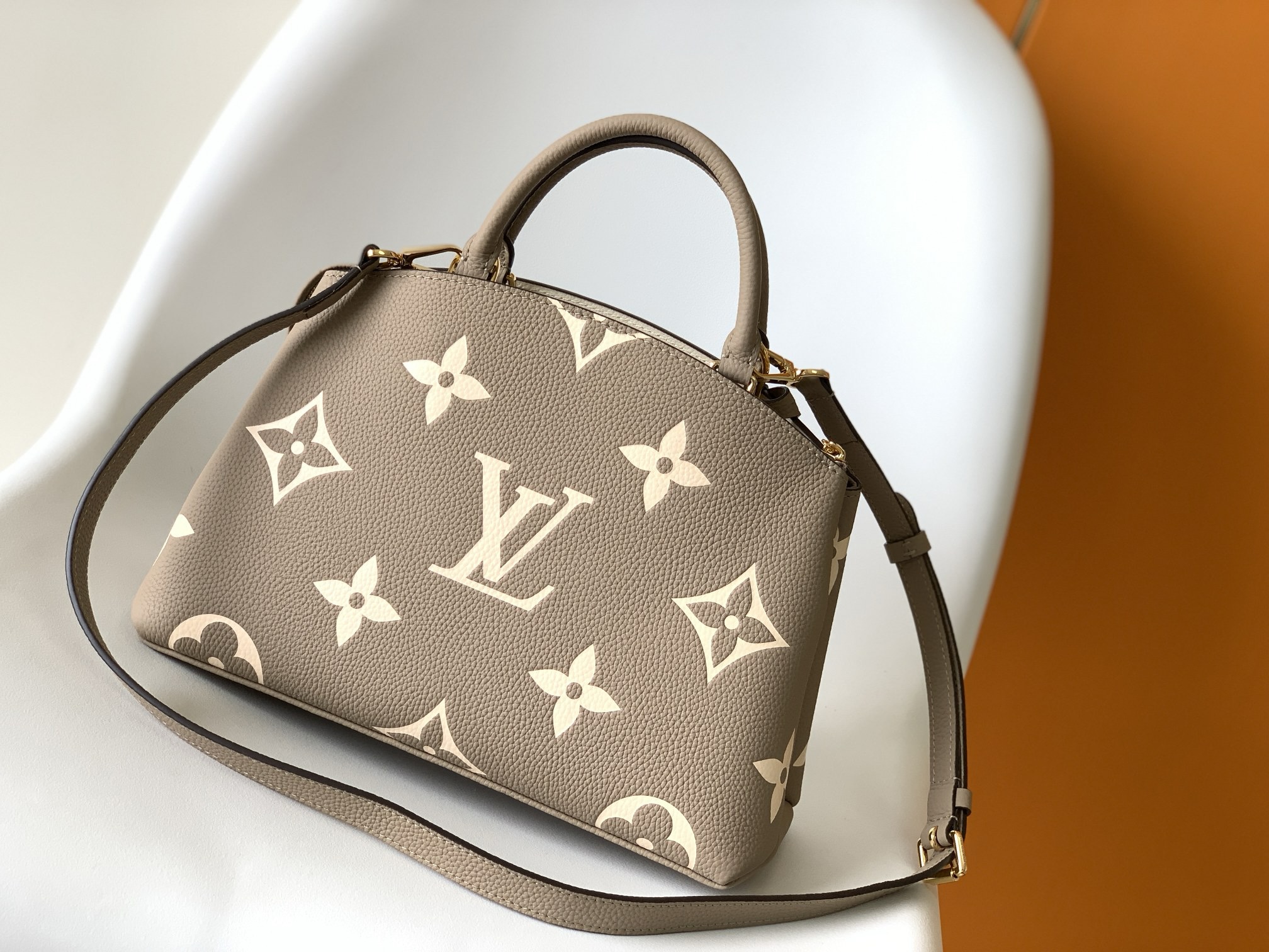 Louis Vuitton M45833 Women Bags 2-Size