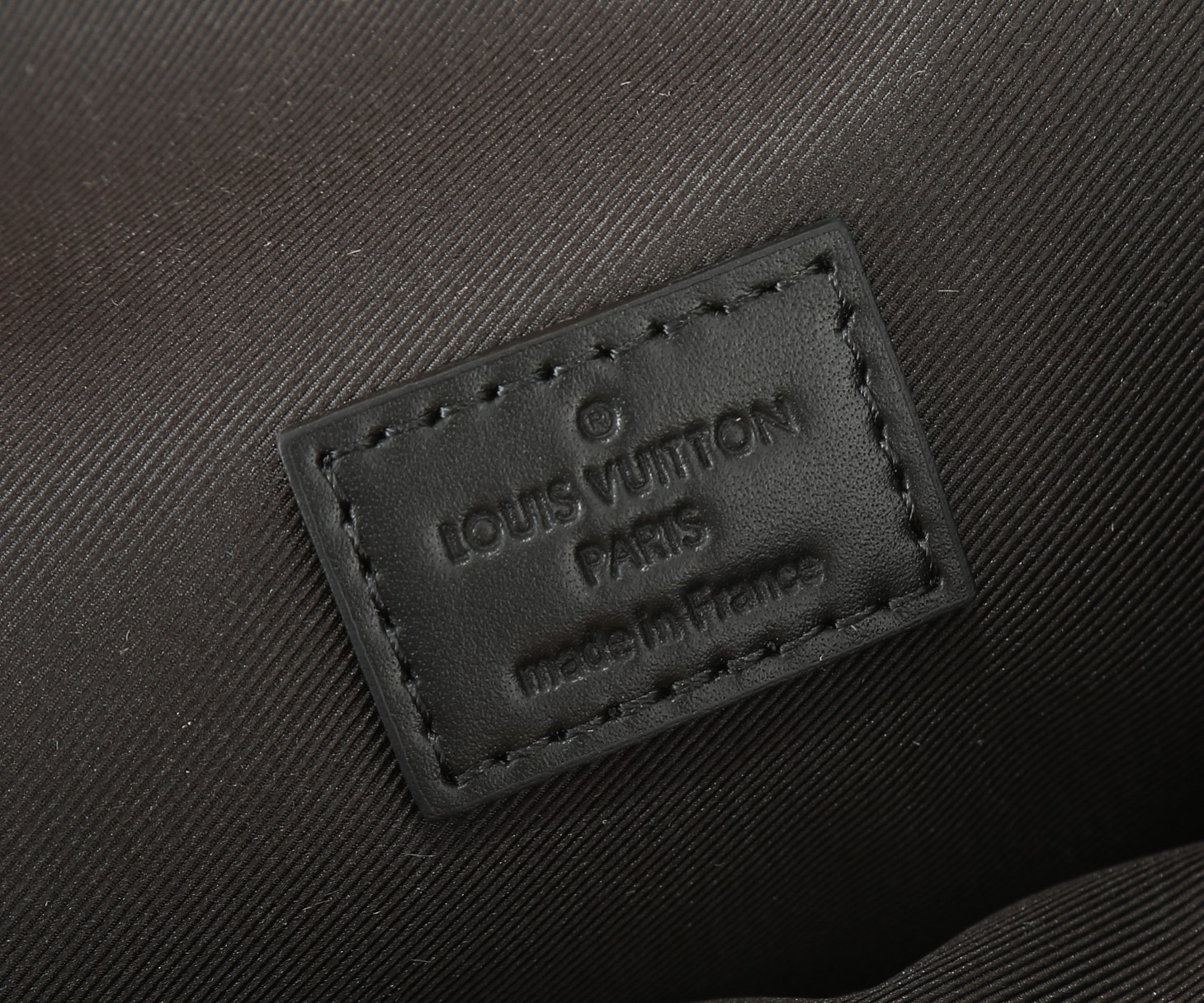 Louis Vuitton M83567 Montsouris Wearable Wallet Shoulder Bags Size 22*12*6cm